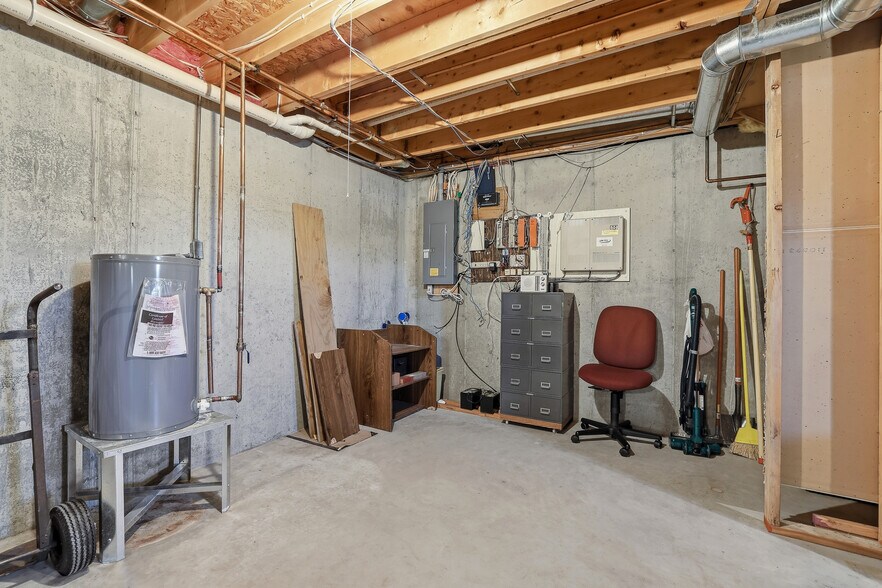 More Photos Of 5500 Prairie Dr, Plover Flex For Sale