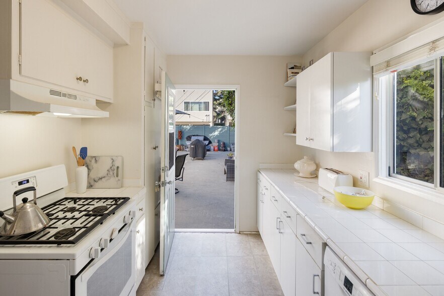 More Photos Of 156 Paseo de la Concha, Redondo Beach Multifamily For Sale