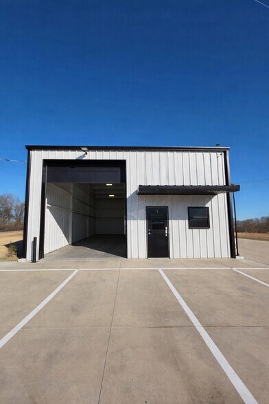More Photos Of 705 Private Road 5939, Lavon Light Distribution For Lease
