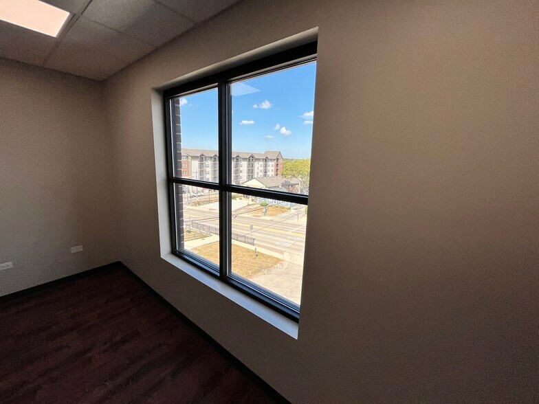 More Photos Of 113 Main St, Oswego Medical For Lease