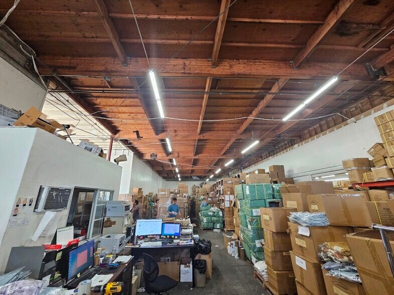 More Photos Of 516 E Jefferson Blvd, Los Angeles Warehouse For Sale