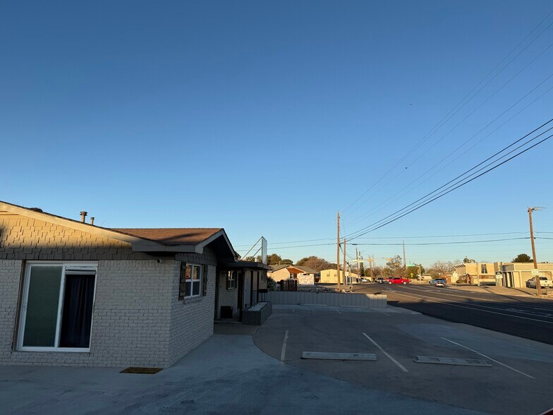 More Photos Of 2404 Oakwood Dr, Odessa Storefront For Sale