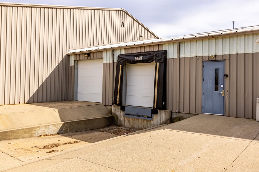 More Photos Of 4400 Port Union Rd, West Chester Light Distribution For Lease