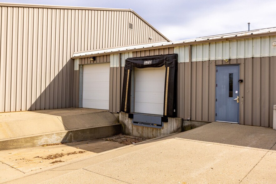 More Photos Of 4400 Port Union Rd, West Chester Light Distribution For Lease