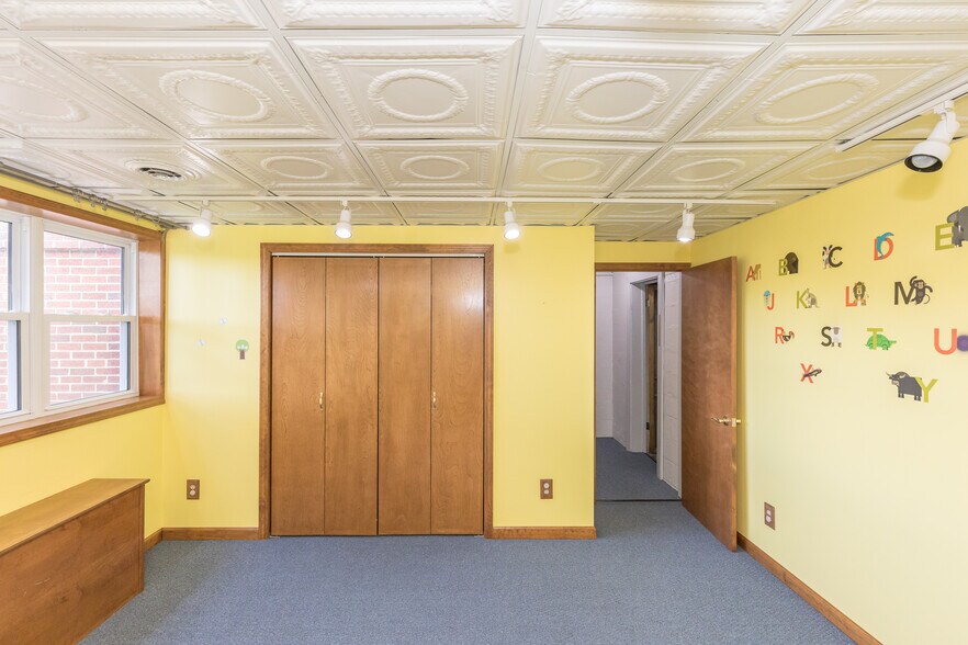 More Photos Of 131 Copenhaver St, Marion Shelter For Sale