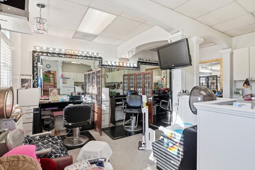 More Photos Of 5808 Monroe Rd, Charlotte Office For Sale