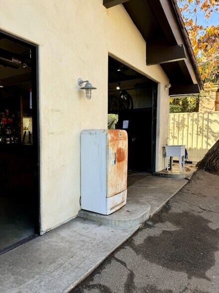 More Photos Of 110 W Ojai Ave, Ojai Storefront Retail Office For Sale