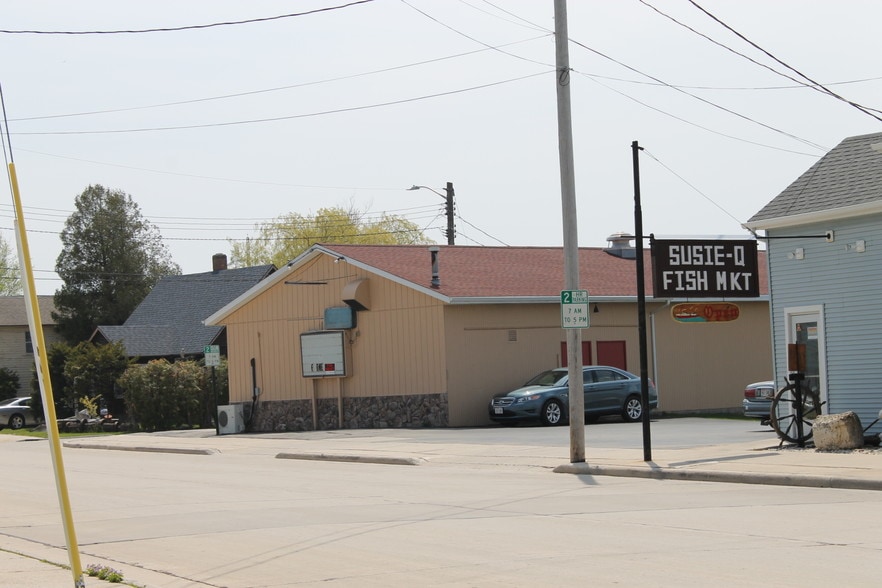 More Photos Of 1204 18th St, Two Rivers Bar For Sale