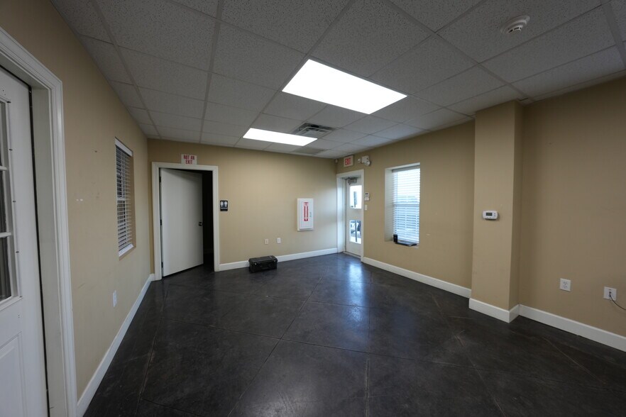 More Photos Of 6553 Lakes Industrial Pky, Lake Park Warehouse For Sale
