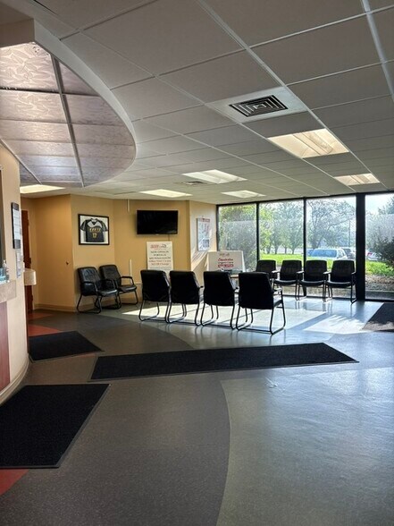 More Photos Of 2501 Cumberland Dr, Valparaiso Medical For Sale