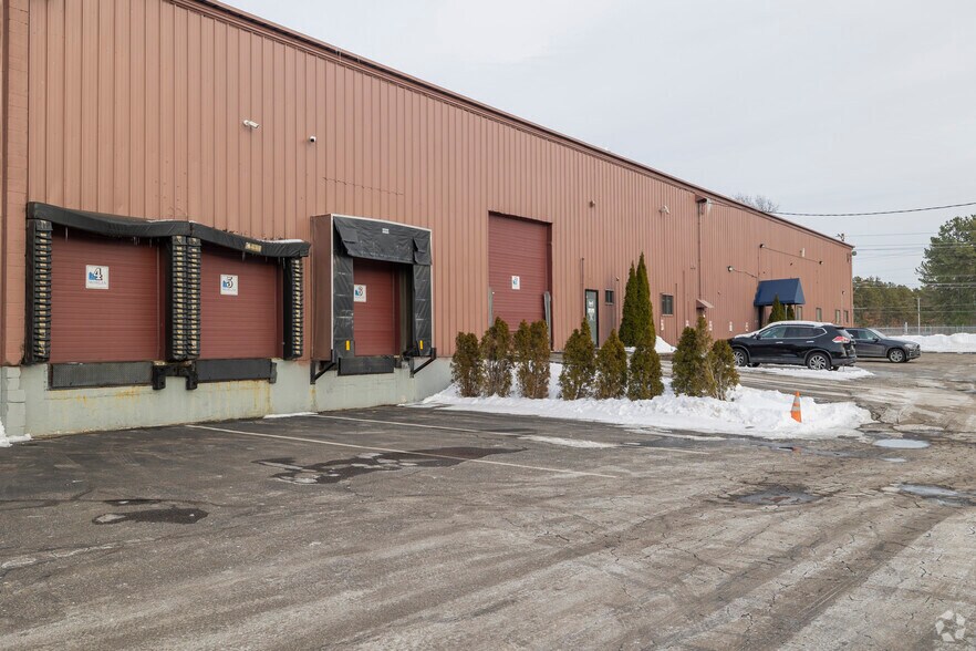 More Photos Of 159 Frontage Rd, Manchester Warehouse For Lease