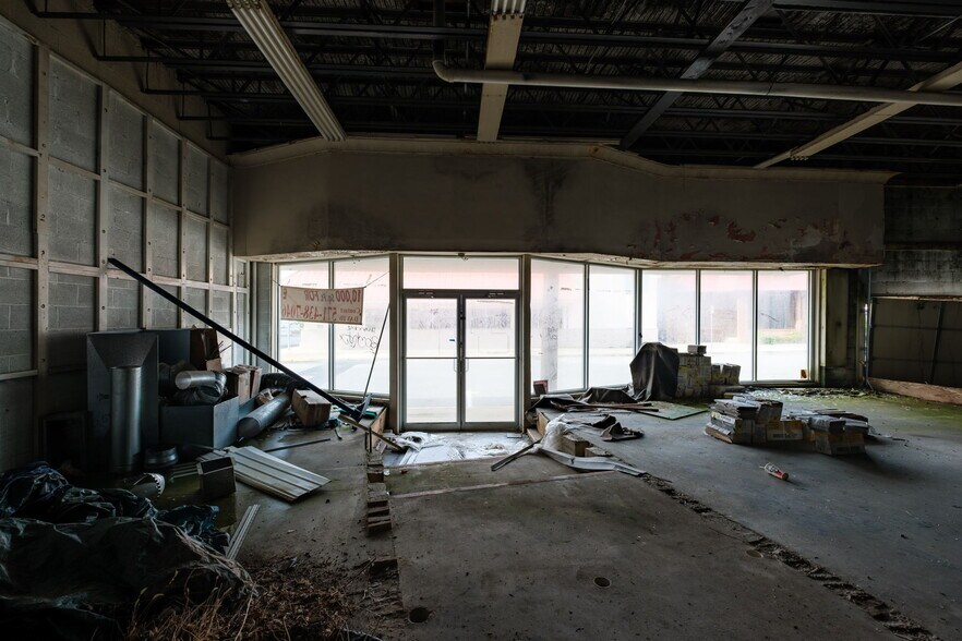 More Photos Of 322 W Main St, Waynesboro General Retail For Lease