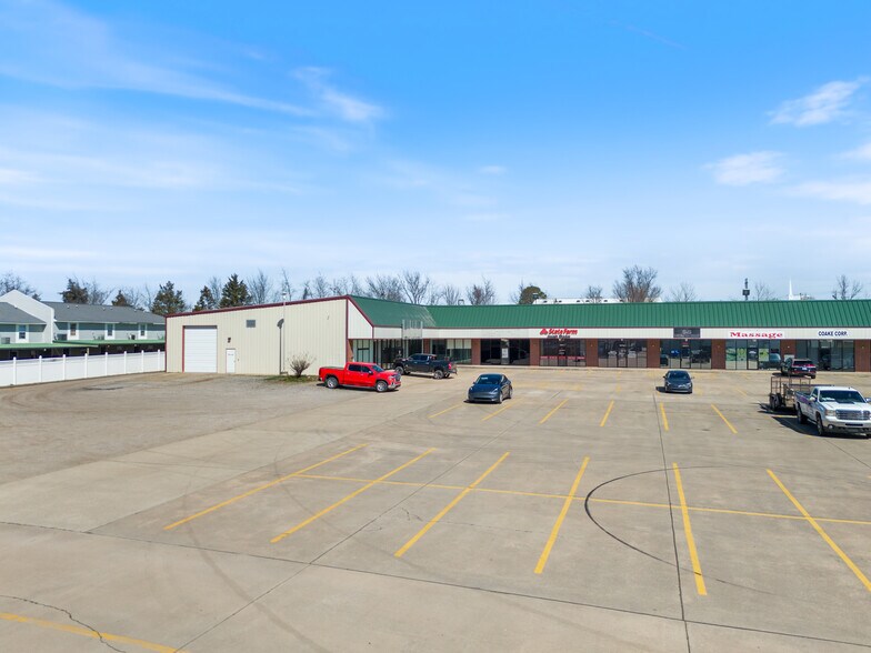 More Photos Of 2215 Fayetteville Rd, Van Buren Unknown For Lease