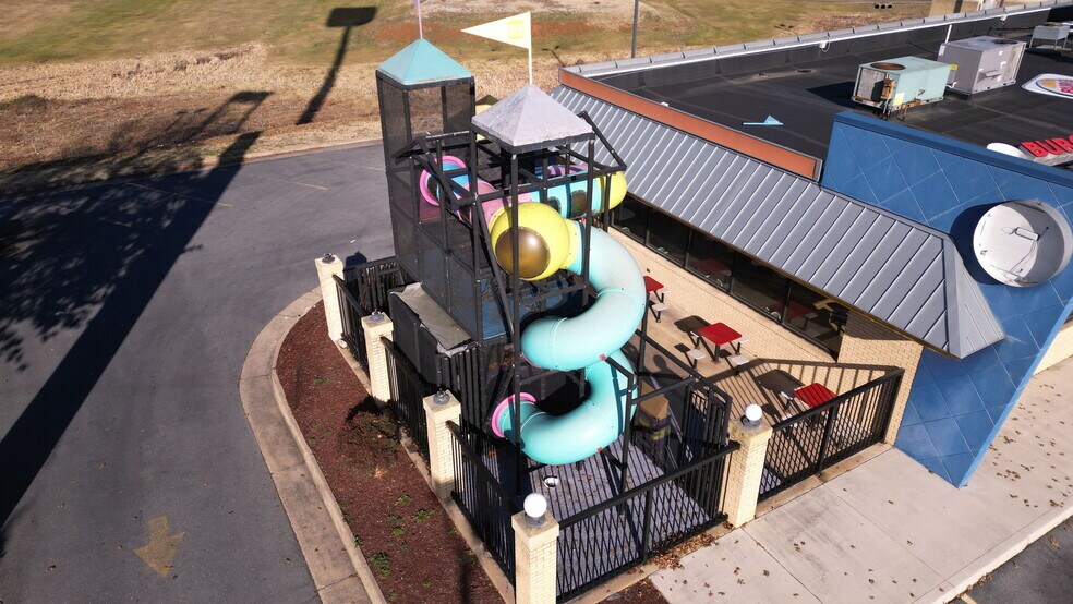 More Photos Of 172 W Old Cross Rd, New Market Fast Food For Lease