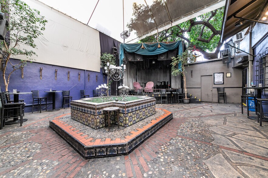 More Photos Of 6646 Hollywood Blvd, Hollywood Storefront Retail Office For Sale