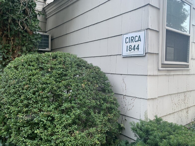 More Photos Of 199 E Main St, Smithtown Office For Sale