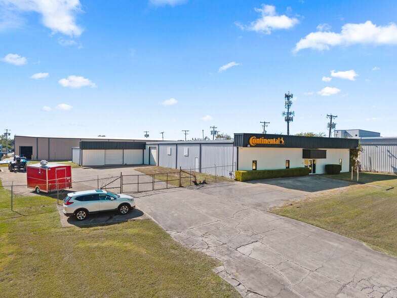 Primary Photo Of 1200 N Commercial Blvd, Arlington Warehouse For Lease