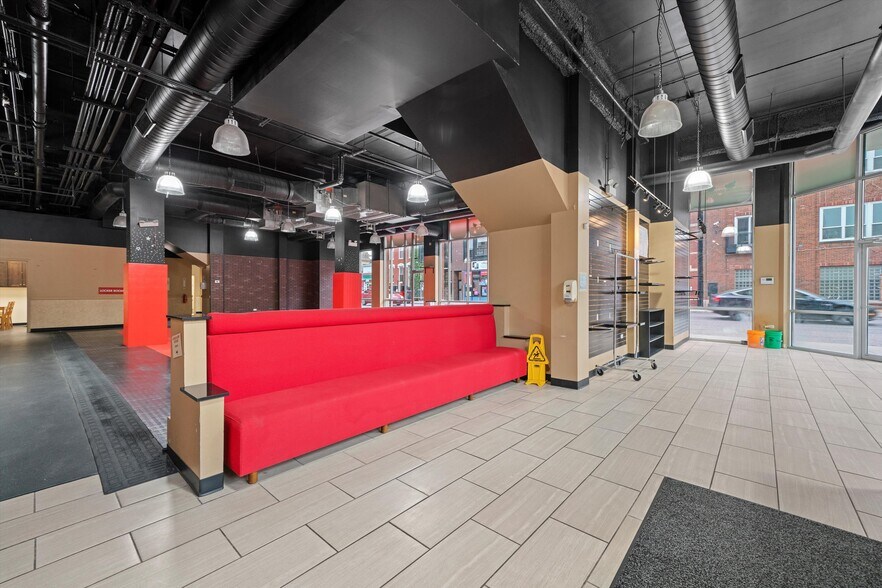 More Photos Of 1720 W North Ave, Chicago Storefront Retail Office For Lease