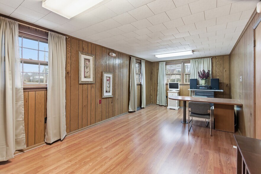 More Photos Of 213 Lacey Rd, Forked River Medical For Sale
