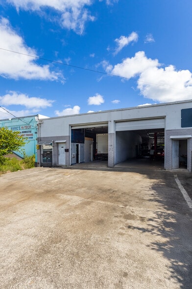 More Photos Of 526-528 S Dixie Hwy E, Pompano Beach Service For Sale