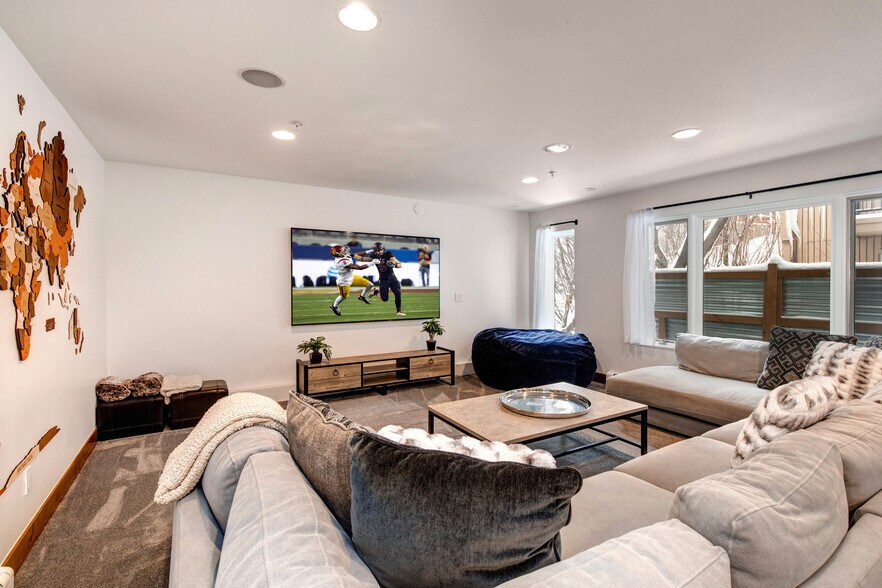 More Photos Of 1469 Woodside Ave, Park City Lodge Meeting Hall For Sale