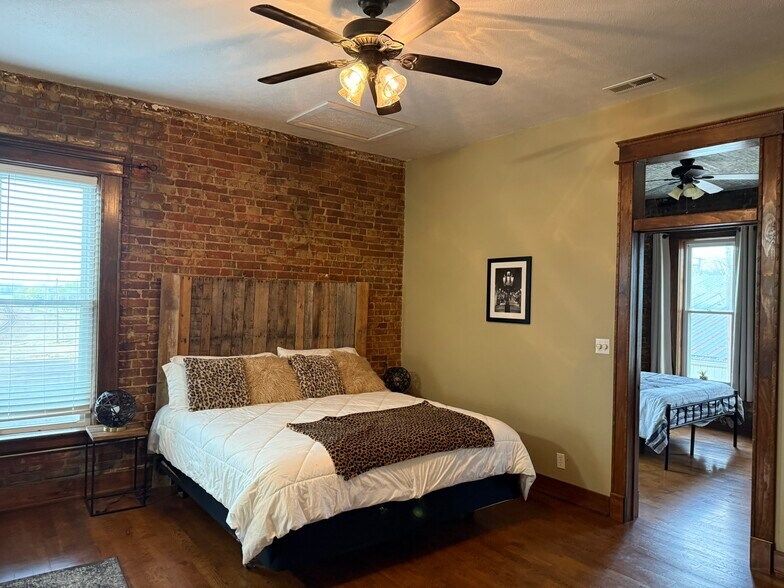 More Photos Of 207 W Main St, Ash Grove General Retail For Sale