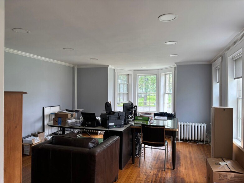 More Photos Of 1547 Columbia Tpke, Castleton Medical For Sale