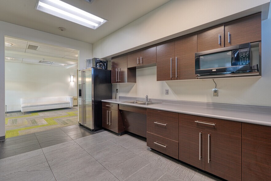 More Photos Of 8220 San Pedro NE, Albuquerque Office For Lease