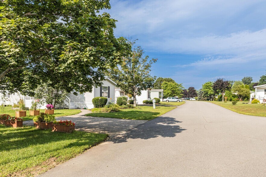 More Photos Of 11 Tamarack Lane -1, Rochester Manufactured Housing Mobile Home Park For Sale