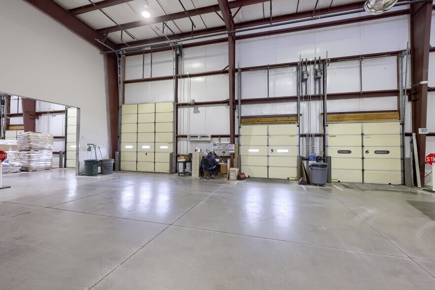 More Photos Of 301 Commerce Dr, New Holland Warehouse For Sale