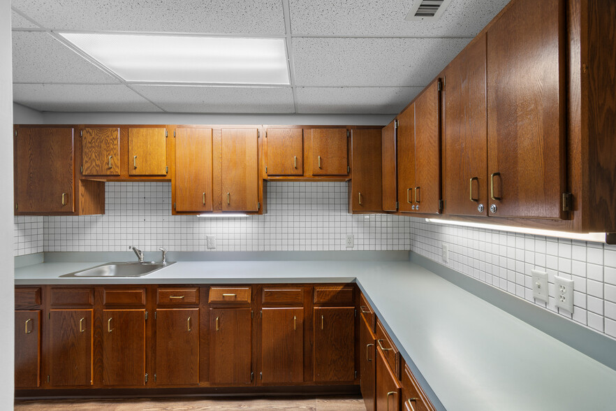 More Photos Of 3520 Snouffer Rd, Columbus Office For Sale