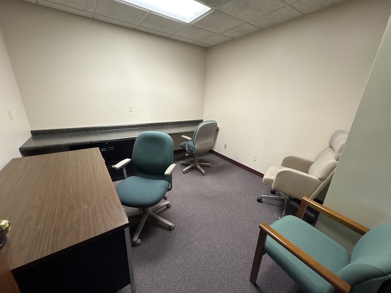 More Photos Of 1425 Sagamore Parkway N, Lafayette Office For Lease