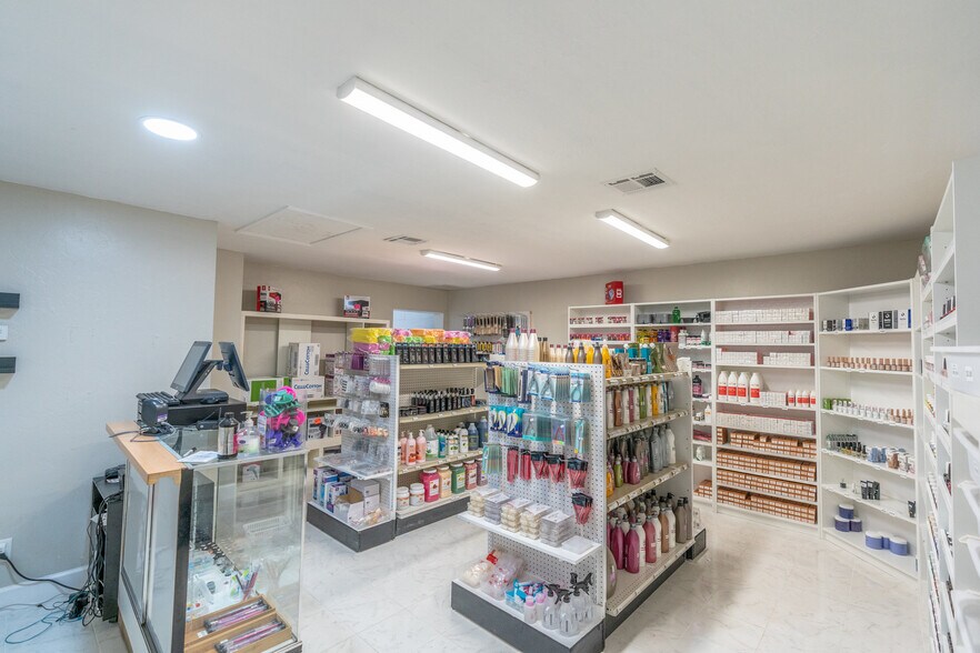 More Photos Of 2700 Evans Ave, Fort Myers Light Manufacturing For Sale