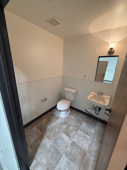 More Photos Of 7801-7807 Telegraph Rd, Montebello Flex For Lease