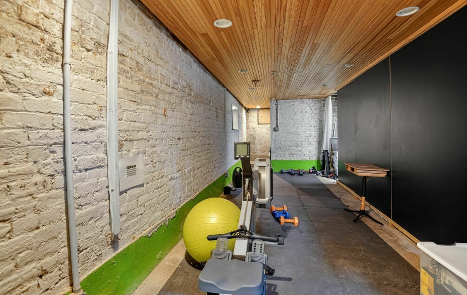 More Photos Of 110 S Columbus St, Alexandria Storefront Retail Office For Sale
