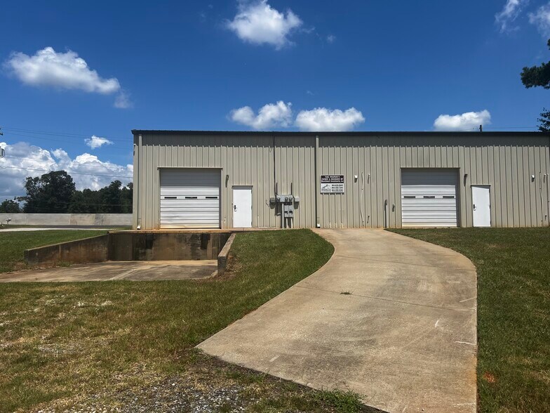 More Photos Of 474 Hampshire Dr, Gaffney Showroom For Lease