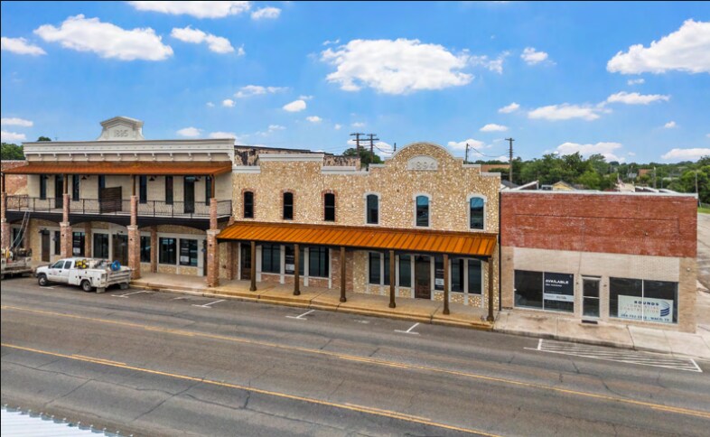 More Photos Of 201-213 S Main St, McGregor Storefront Retail Office For Lease