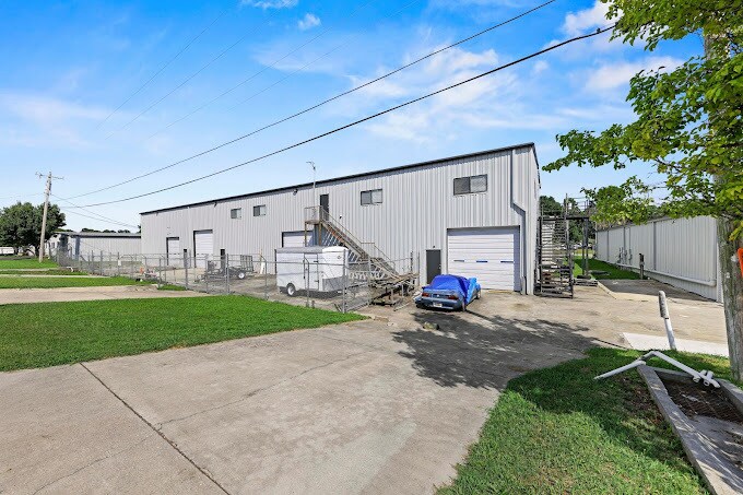 More Photos Of 3200 Airport Blvd, North Myrtle Beach Distribution For Lease