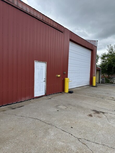More Photos Of 1801 Dutch Ln, Jeffersonville Warehouse For Lease