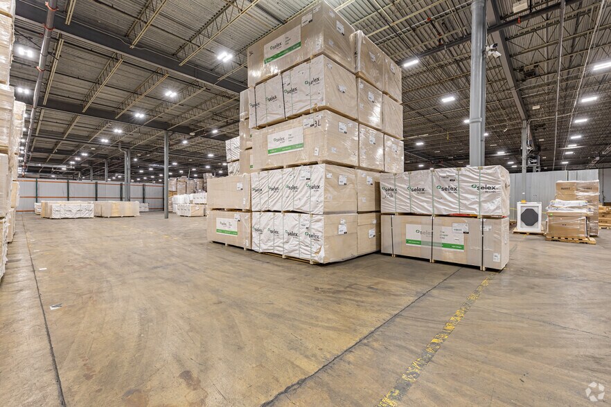 More Photos Of 101 Cottontail Ln, Somerset Warehouse For Lease