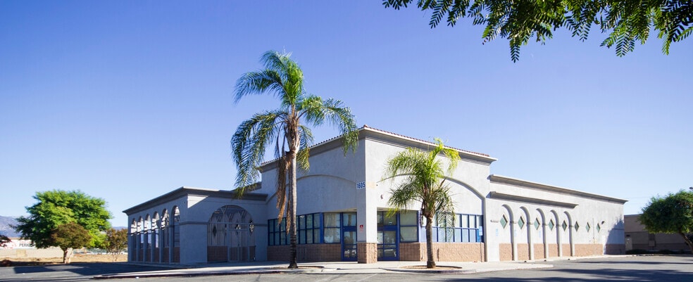 Primary Photo Of 1605 S San Jacinto Ave, San Jacinto Drugstore For Lease