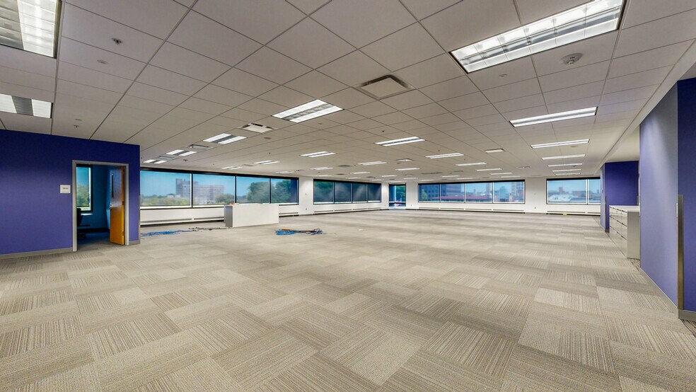 More Photos Of 111 W State St, Mason City Office For Lease