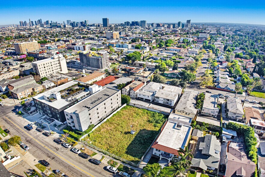 More Photos Of 4820 Oakwood Ave, Los Angeles Land For Sale