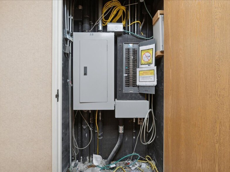 More Photos Of 1100 W Saginaw St, Lansing Medical For Sale