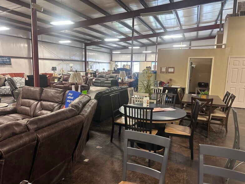 More Photos Of 7101 Sheridan Rd, White Hall Freestanding For Lease