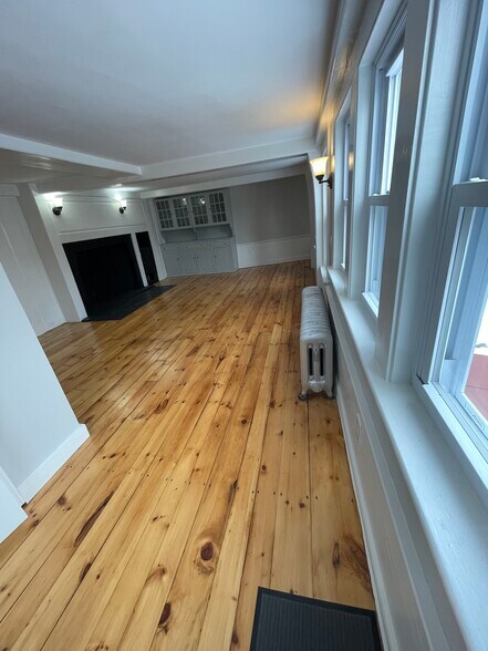 More Photos Of 3 Portsmouth Ave, Exeter General Retail For Lease