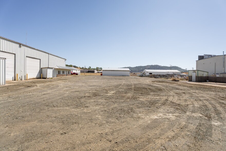More Photos Of 180 Weyerhaeuser Dr N, Roseburg Warehouse For Sale