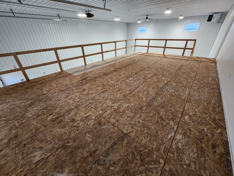 More Photos Of 9663 230th Ave, Anamosa Warehouse For Lease