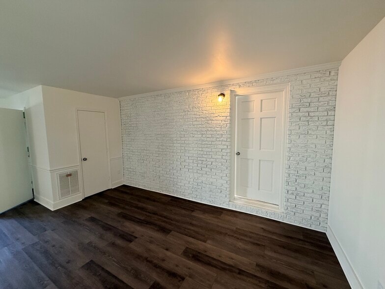 More Photos Of 410 Liberty St, Rockwell Office For Lease