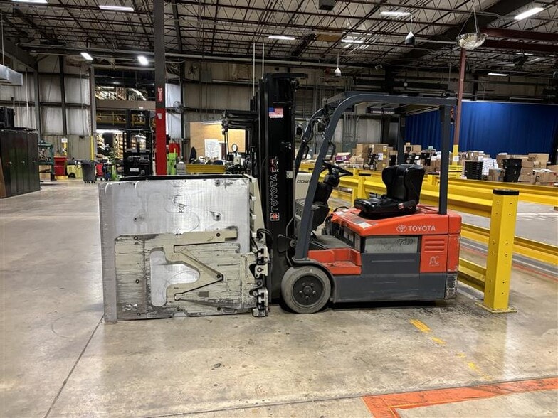 More Photos Of 1000 Stony Battery Rd, Lancaster Distribution For Lease